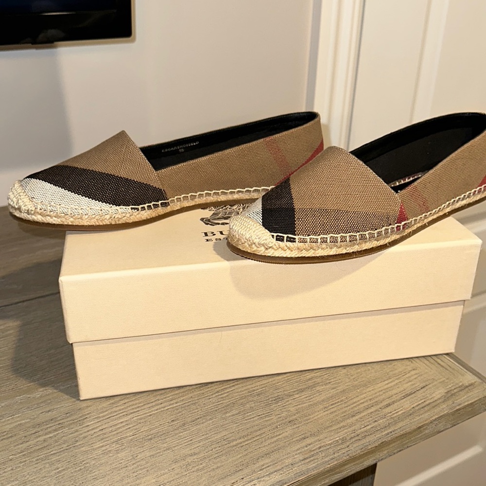 Burberry espadrilles women size EUR 39 Worn once.box with cloth bag inside